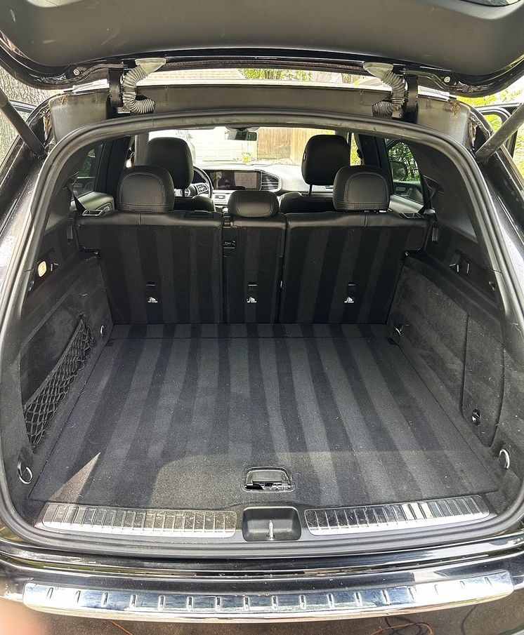 Mercedes GLE 350 cargo area after detailing