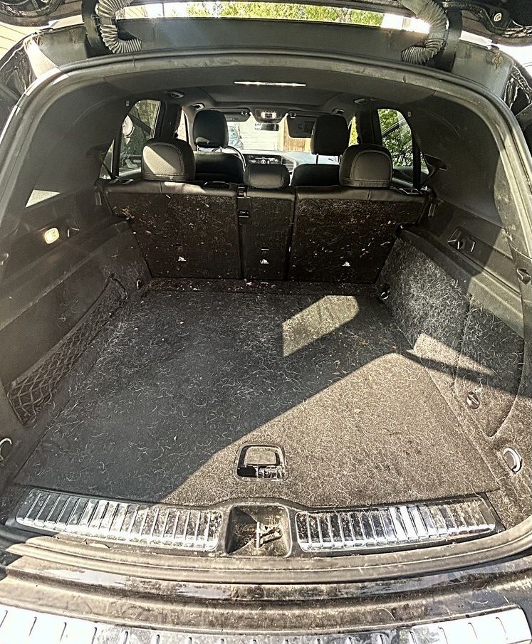 Mercedes GLE 350 cargo area before detailing